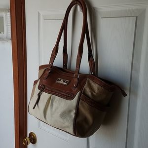 Chap's shoulder bag